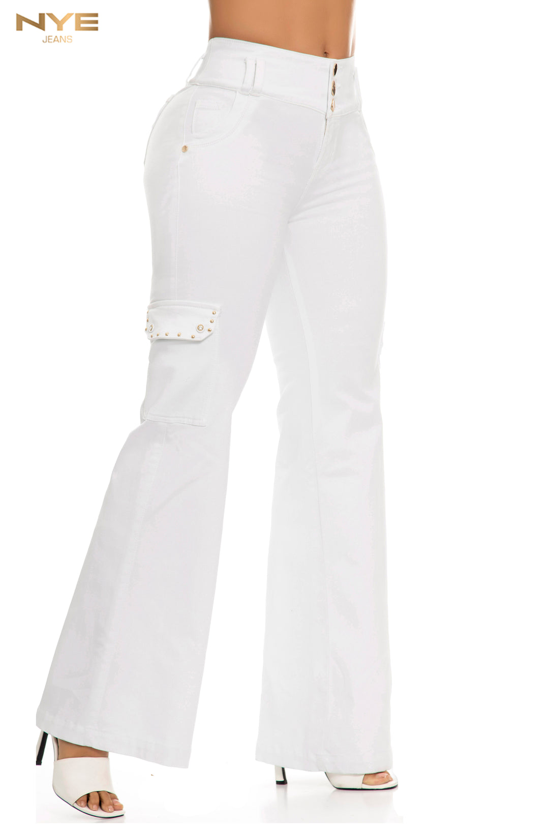 Estos jeans Vaquero Bota Ancha Ref 63926 son la mezcla perfecta para un look moderno y casual. Utilizan un tejido ultra elástico para crear una estructura con cintura alta y una caída suave. Disponen de bolsillos funcionales añadiendo un toque moderno a un look clásico.