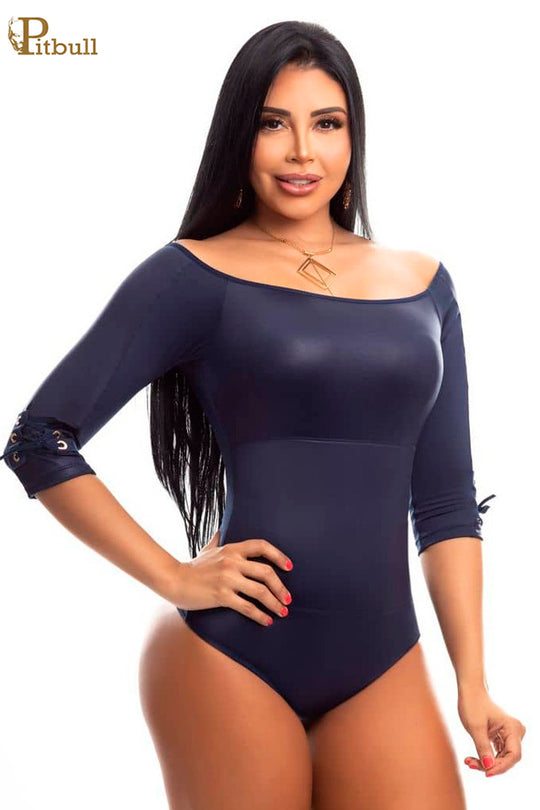 Body reductor manga 3/4. Tiene un refuerzo en la parte abdominal para moldear tu figura. 